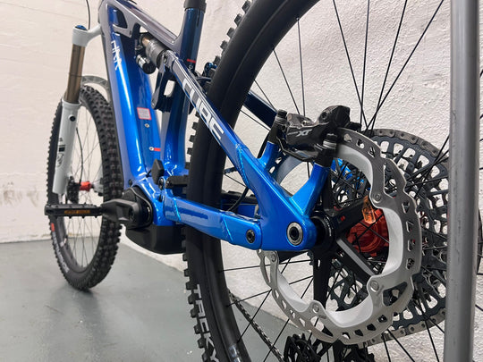 Cube Stereo Hybrid ONE77 HPC AT 800 actionteam