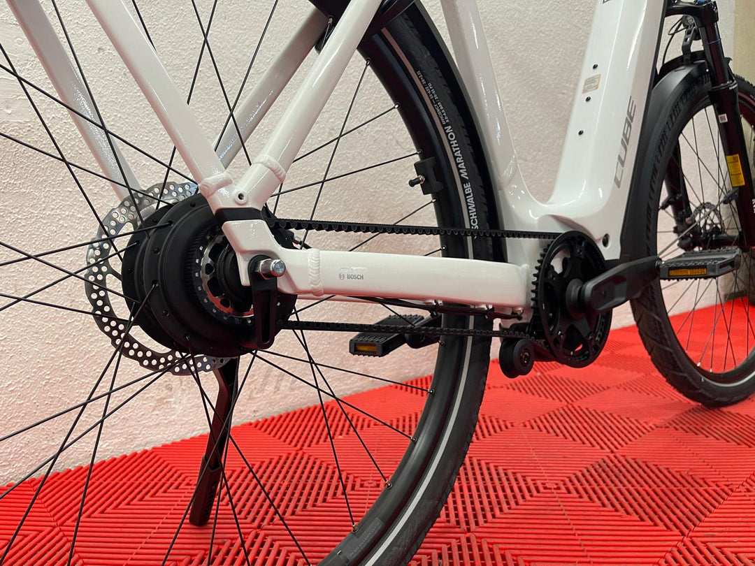 Cube Kathmandu Hybrid Deluxe Pro 800 metallicwhite´n´chrome