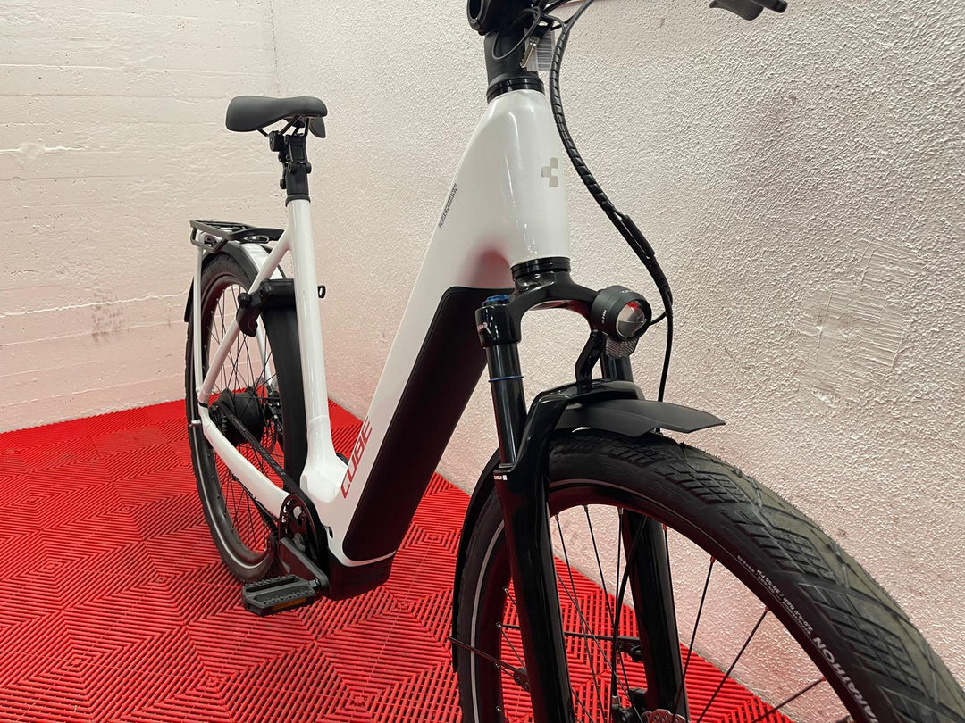Cube Kathmandu Hybrid Deluxe Pro 800 metallicwhite´n´chrome