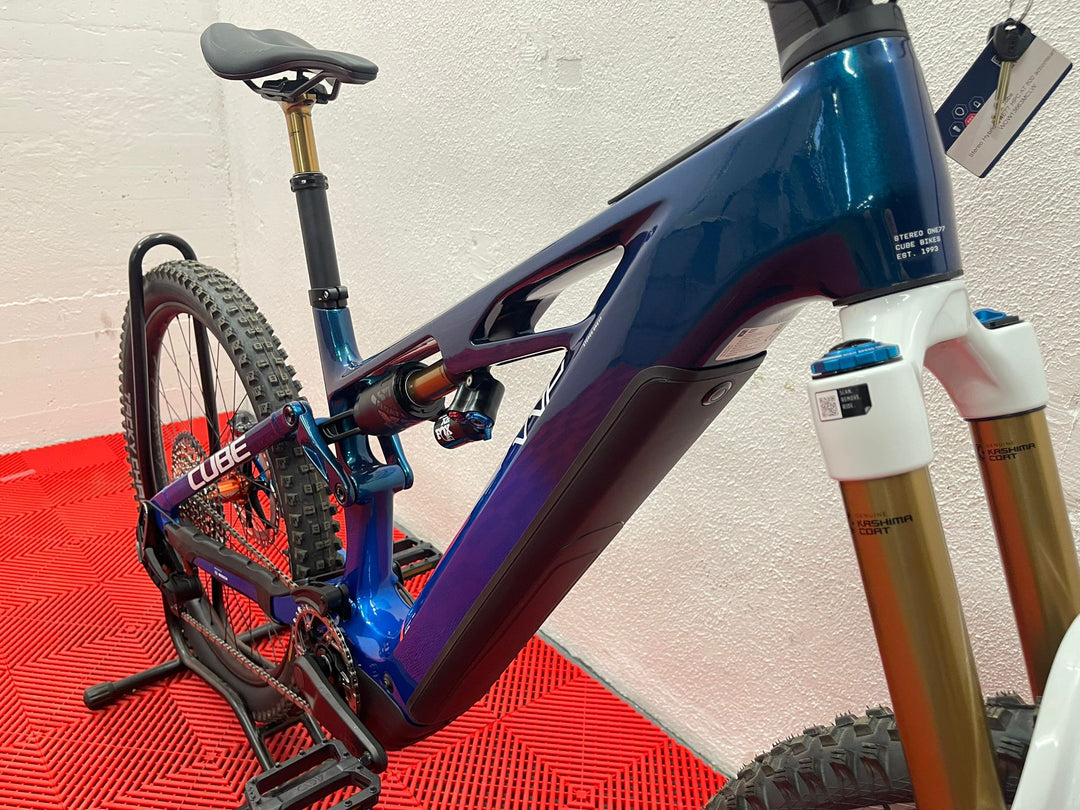 Cube Stereo Hybrid ONE77 HPC AT 800 actionteam