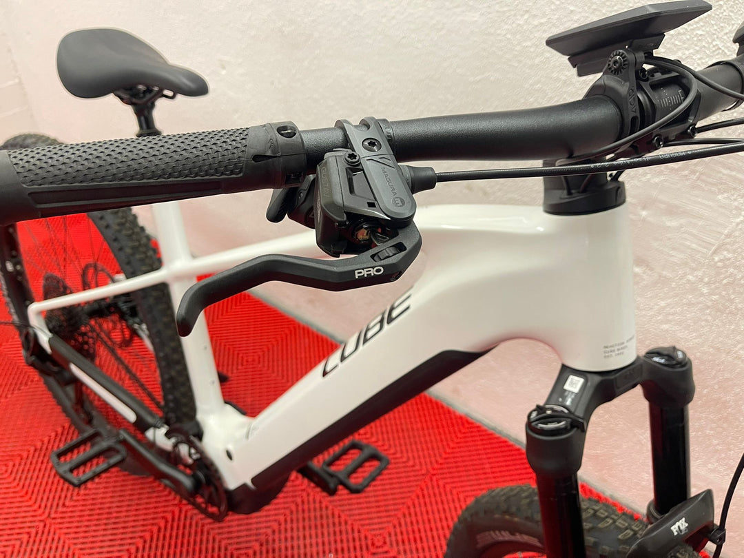 Cube Reaction Hybrid SLT 800