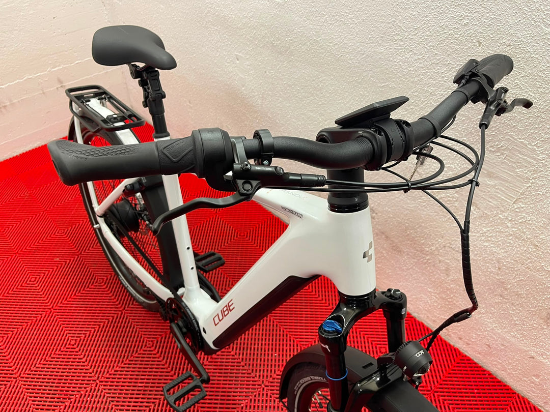 Cube Kathmandu Hybrid Deluxe Pro 800 metallicwhite´n´chrome