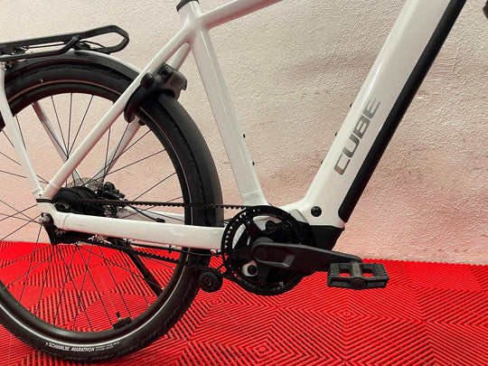 Cube Kathmandu Hybrid Deluxe Pro 800 metallicwhite´n´chrome