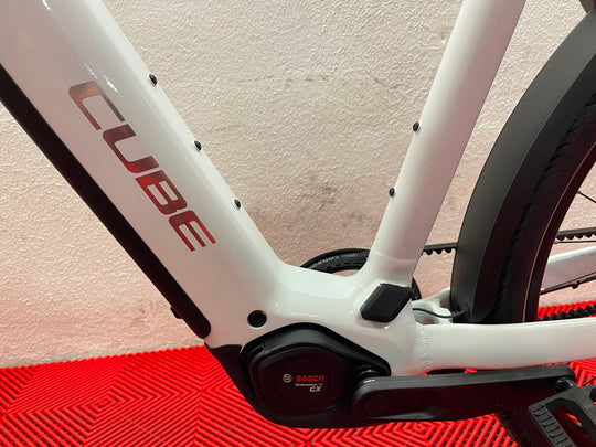 Cube Kathmandu Hybrid Deluxe Pro 800 metallicwhite´n´chrome
